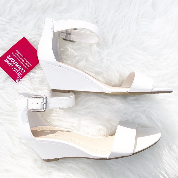 white wedges wide width
